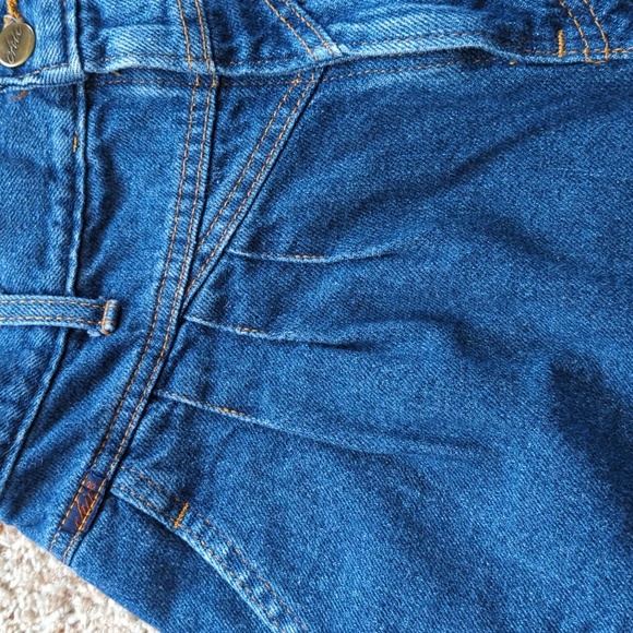 Vintage Chic 80's Denim High Rise Shorts with Yoke and Pleats - Picture 3 of 16